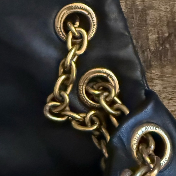 Yves Saint Laurent Black and Gold Shoulder Bag with Sleek Design - Picture 4 of 15